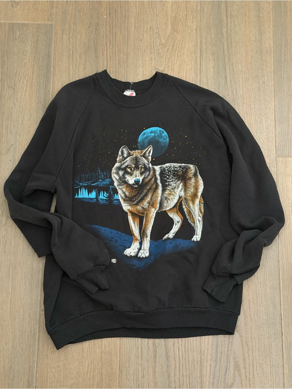 Black Wolf Graphic Crewneck Sweatshirt - unisex XL 90s vintage funky find